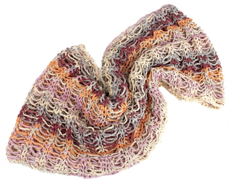LOOP MIT FALLMASCHEN gestrickt
