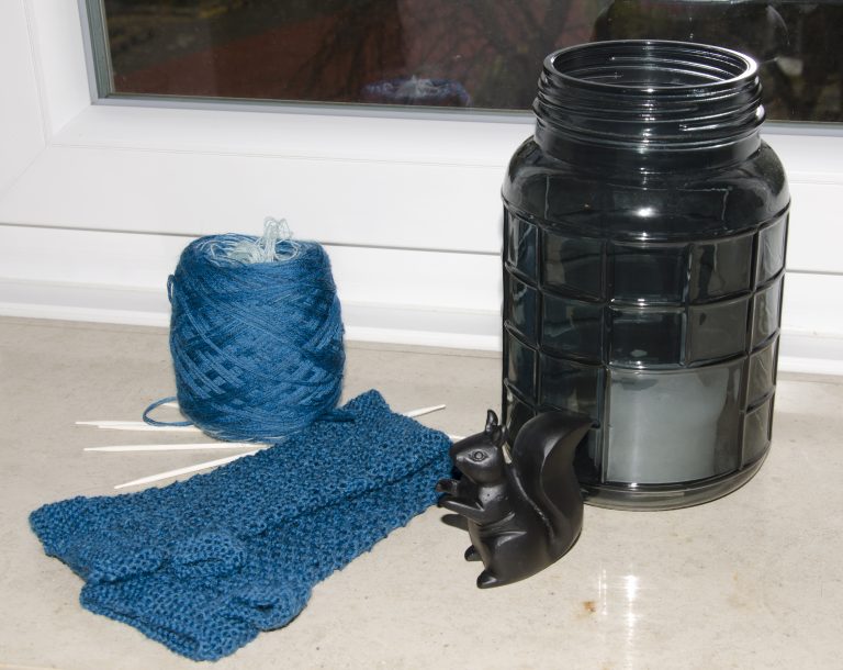 MuM - Theresa Scholl - Designerin - 18 Strickauftrag Fensterband